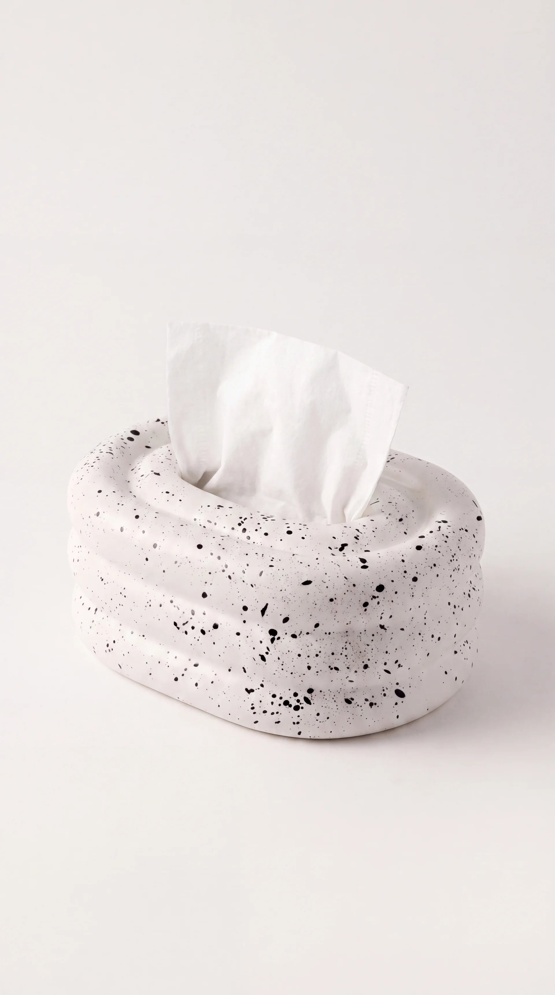 Ripple Ceramic Tissue Holder